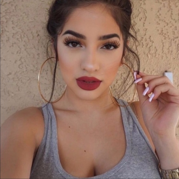 🆕 Oversized Gold Hoops - Picture 3 of 3